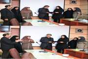 تقدیر دکتر فاضل از زینب آروندی، اولین دانش آموخته کارشناسی ارشد آموزش پزشکی دانشکده مجازی  در دانشکده دندانپزشکی